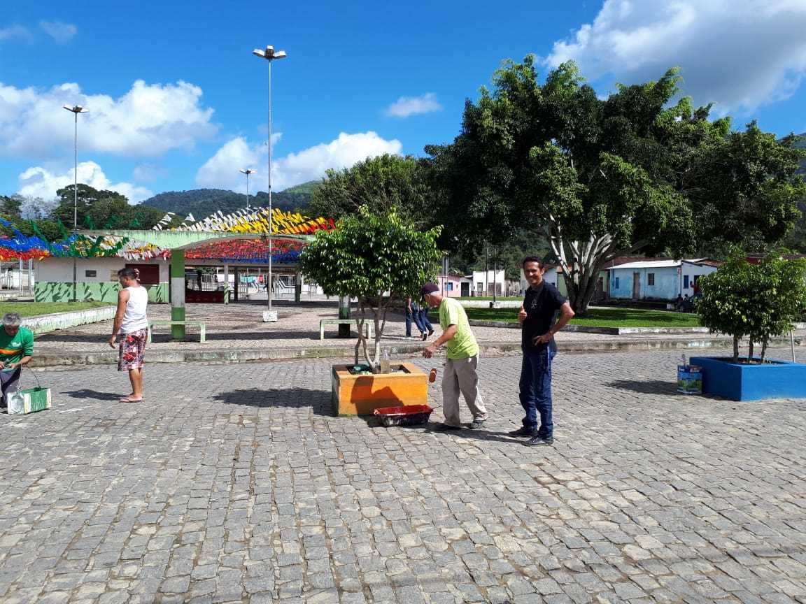 Camacã: Prefeitura realiza Mutirão de limpeza e pintura no Distrito de Jacareci